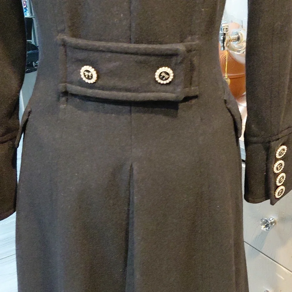 Elegant Black Long Coat with Button Details - Picture 5 of 13